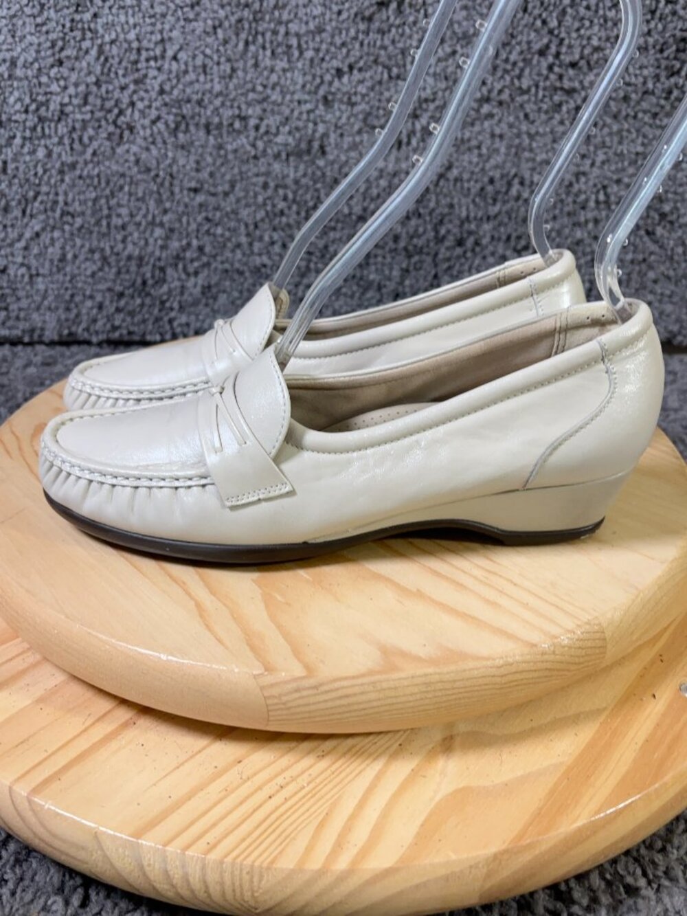 SAS Easier Loafers Womens Size 9 Leather Cream Tripad Comfort Shoe Made in USA